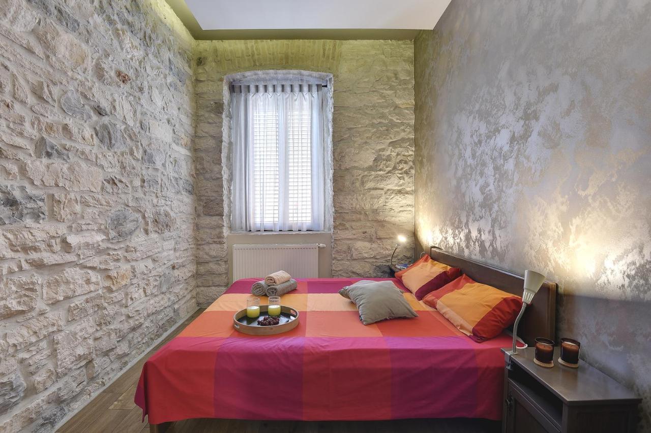 Mimoza Old Town Pula Apartments ภายนอก รูปภาพ