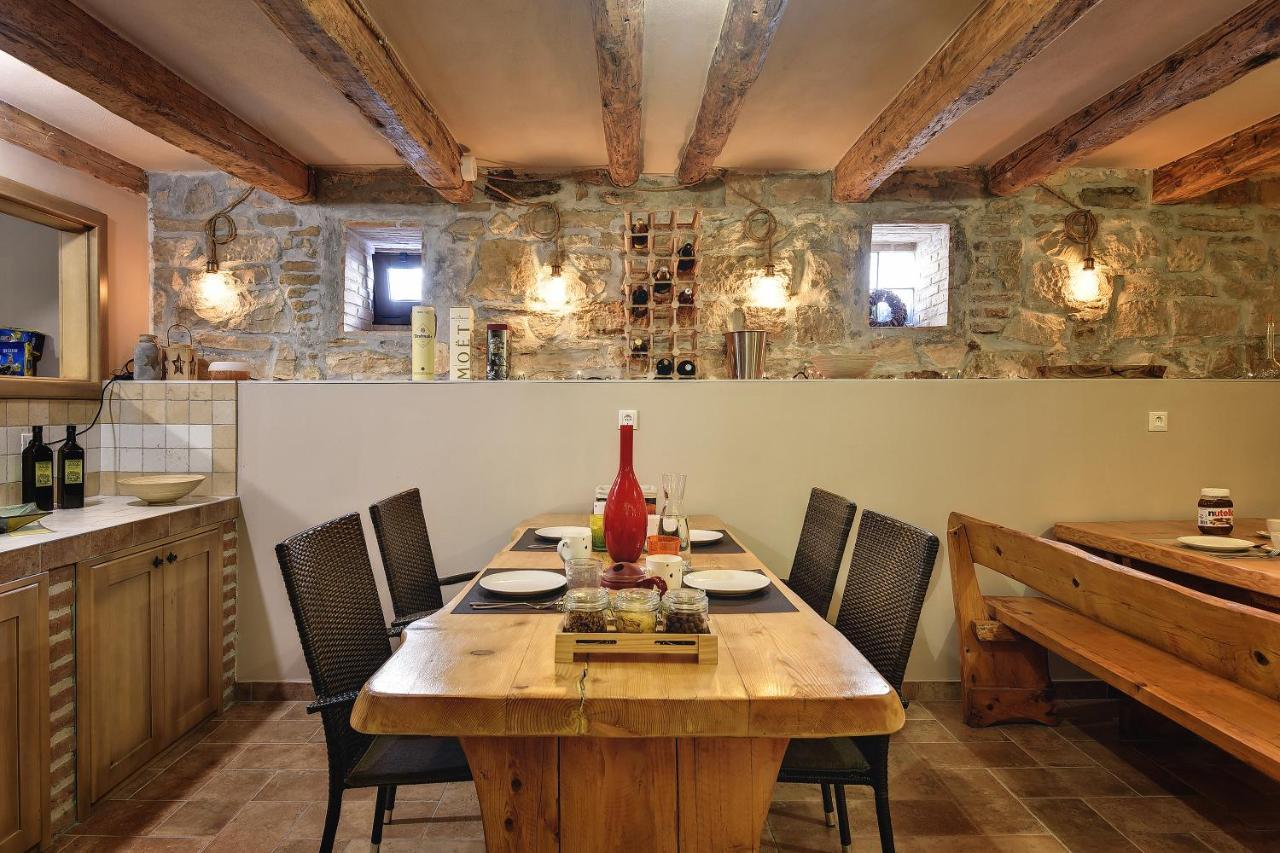 Mimoza Old Town Pula Apartments ภายนอก รูปภาพ