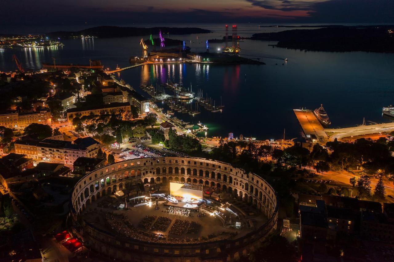 Mimoza Old Town Pula Apartments ภายนอก รูปภาพ