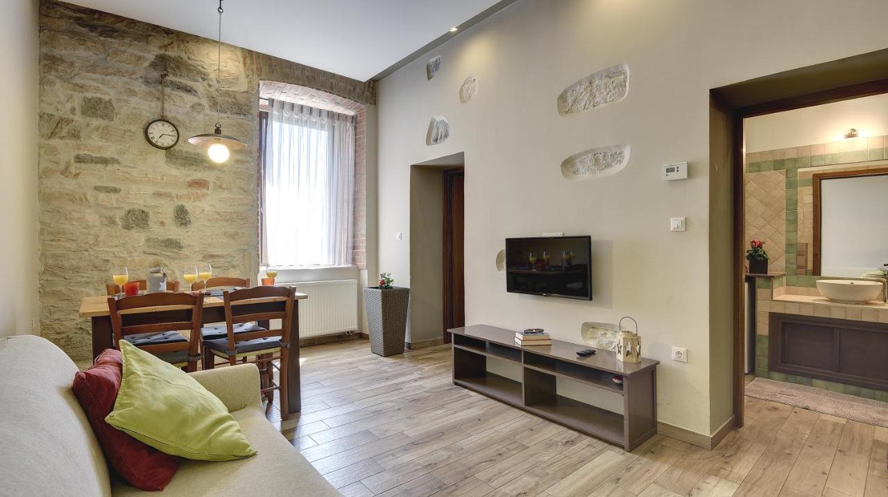 Mimoza Old Town Pula Apartments ภายนอก รูปภาพ
