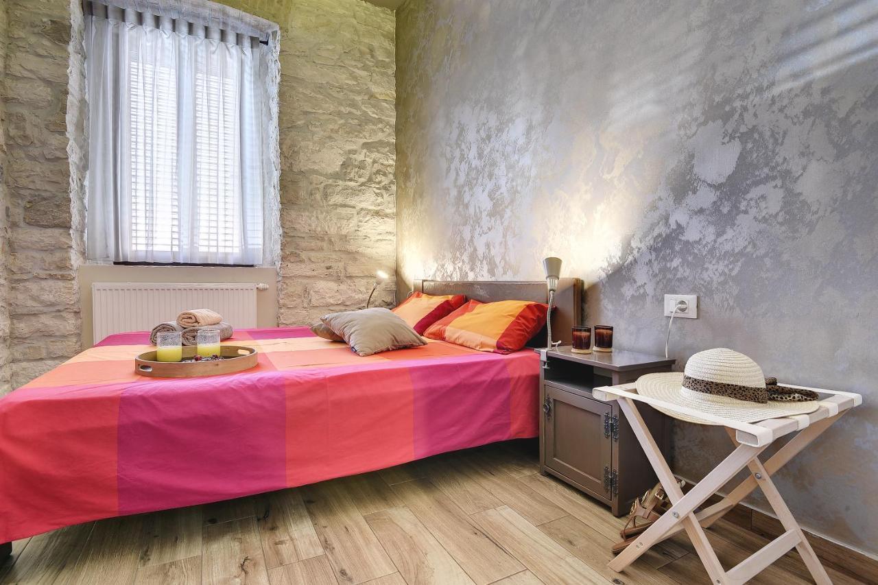 Mimoza Old Town Pula Apartments ภายนอก รูปภาพ