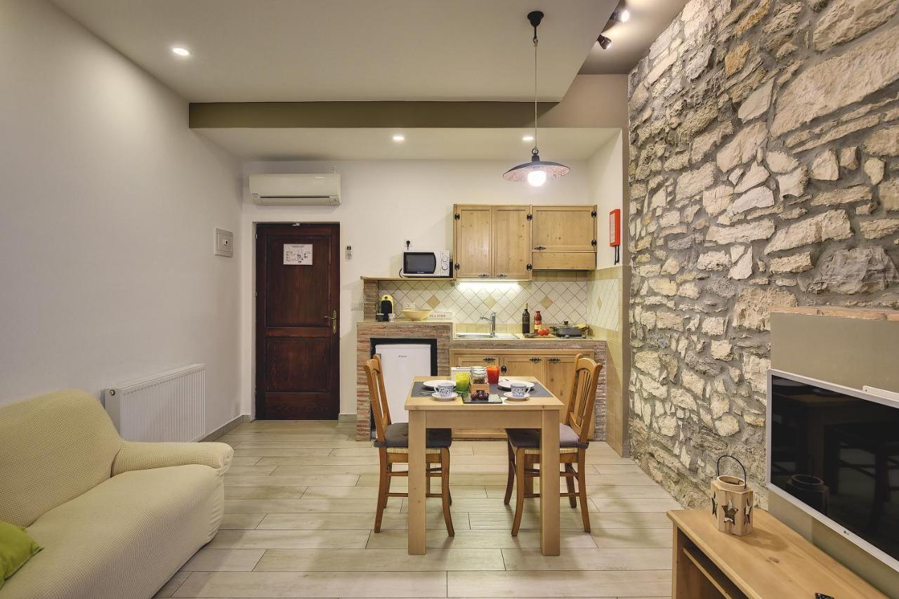 Mimoza Old Town Pula Apartments ภายนอก รูปภาพ