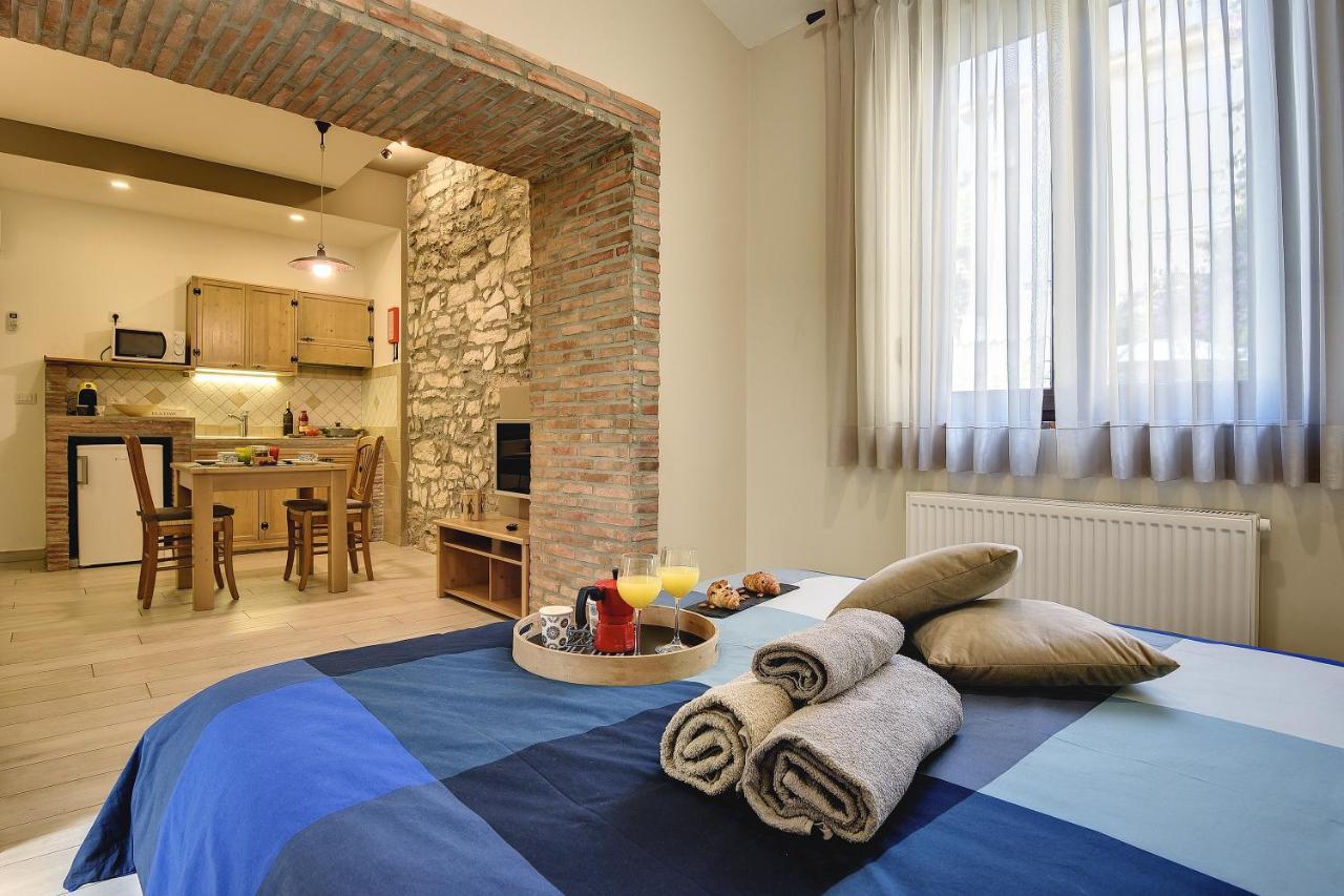 Mimoza Old Town Pula Apartments ภายนอก รูปภาพ