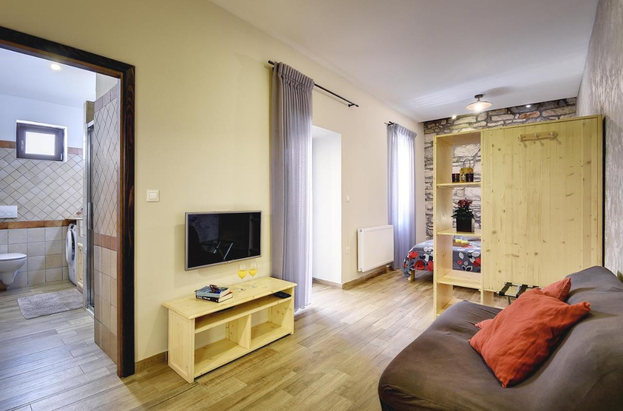 Mimoza Old Town Pula Apartments ภายนอก รูปภาพ