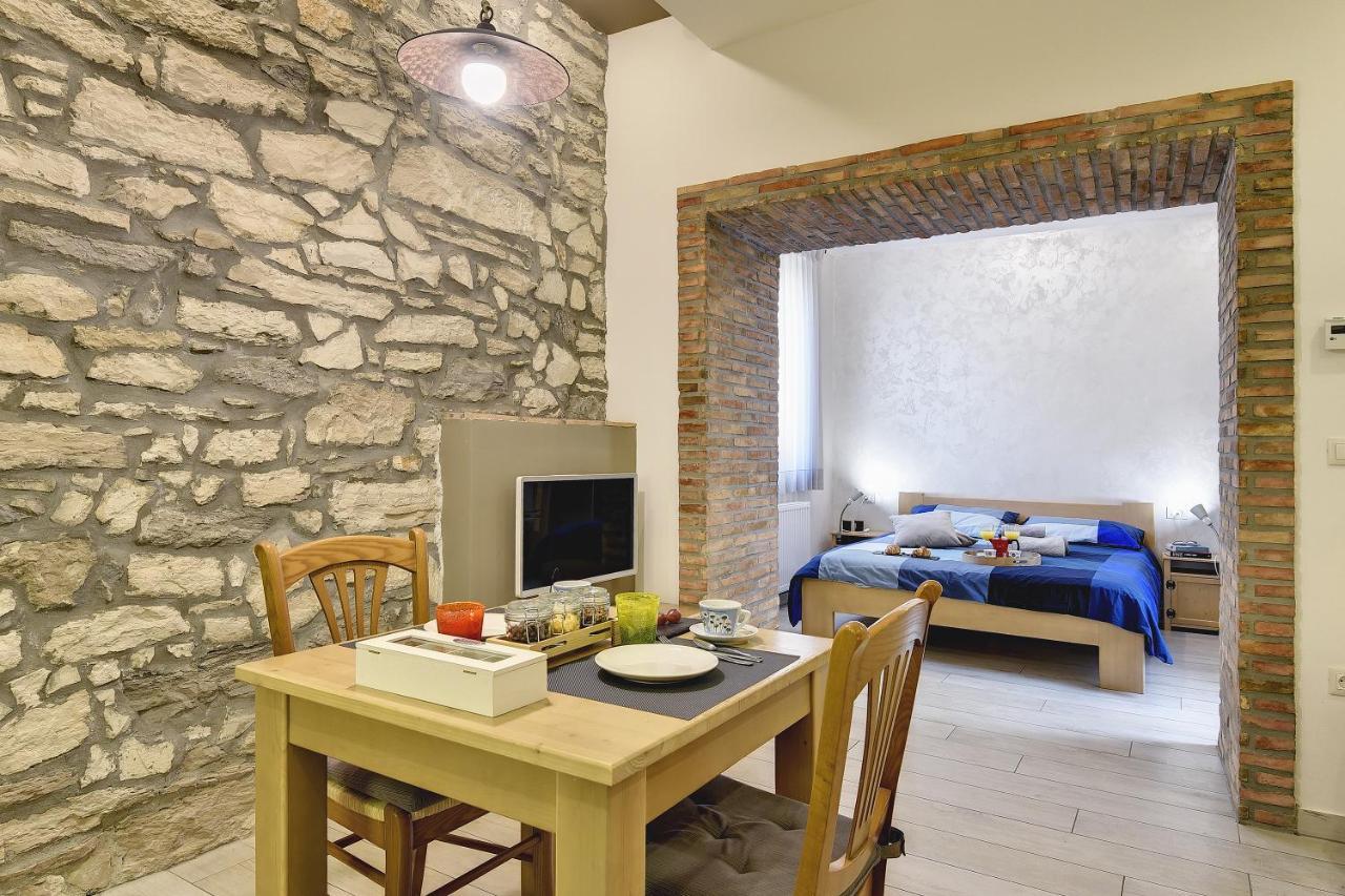 Mimoza Old Town Pula Apartments ภายนอก รูปภาพ