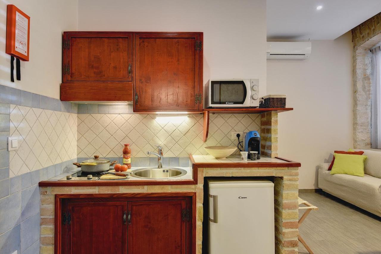 Mimoza Old Town Pula Apartments ภายนอก รูปภาพ
