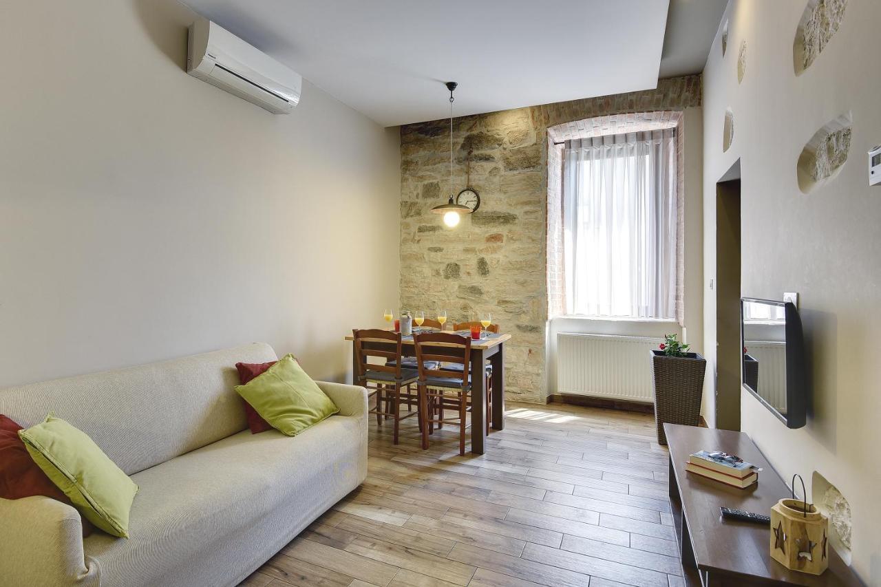 Mimoza Old Town Pula Apartments ภายนอก รูปภาพ