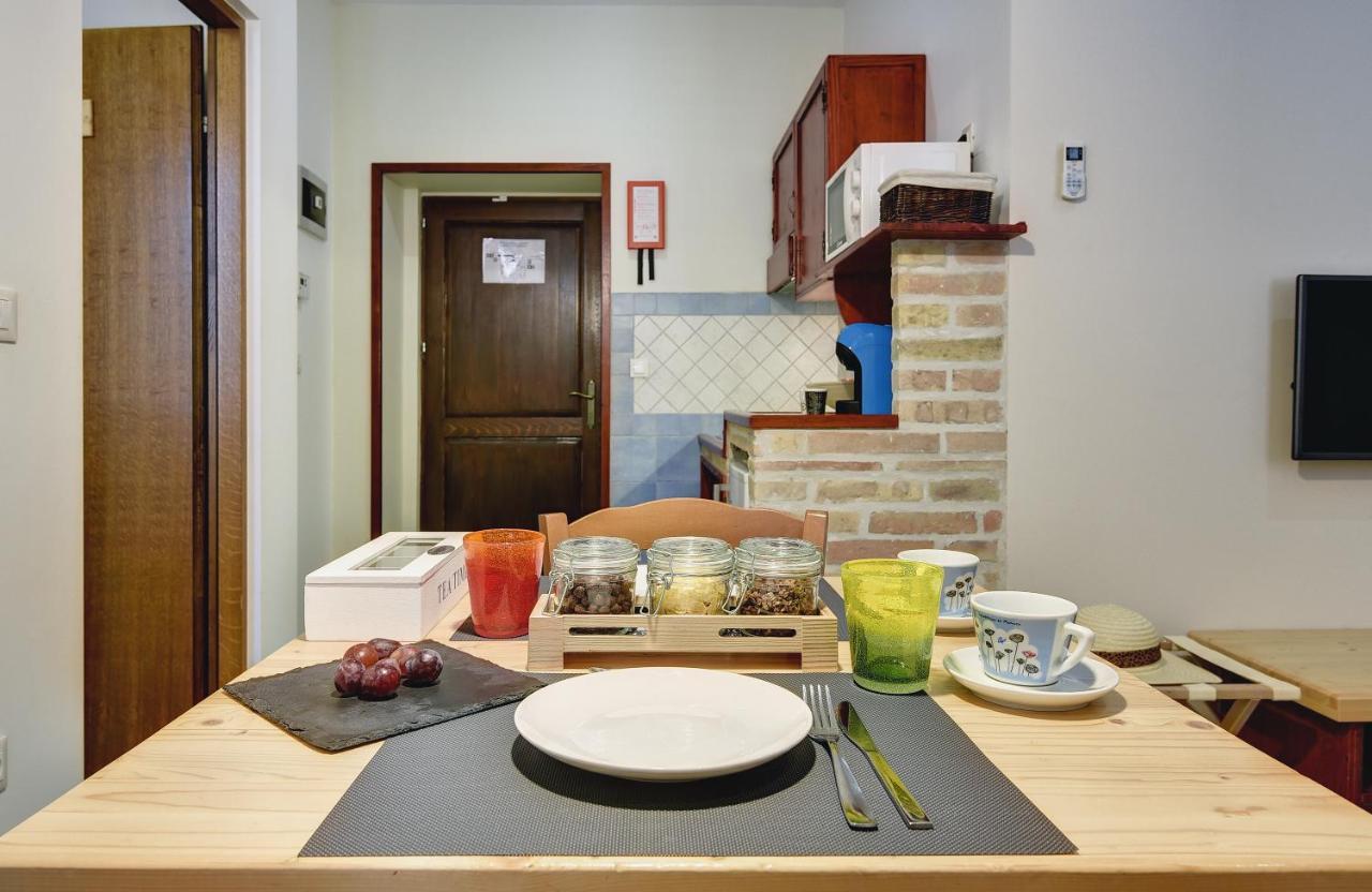 Mimoza Old Town Pula Apartments ภายนอก รูปภาพ
