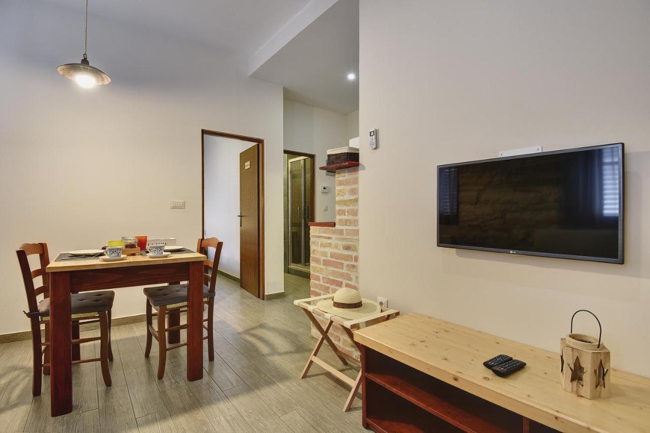Mimoza Old Town Pula Apartments ภายนอก รูปภาพ