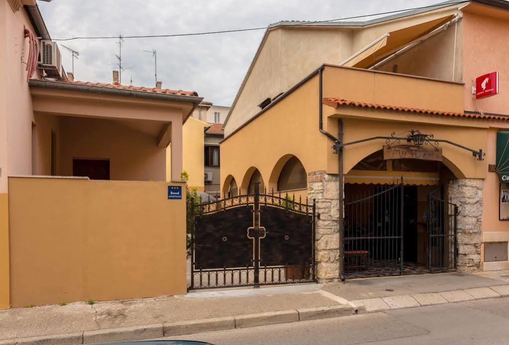 Mimoza Old Town Pula Apartments ภายนอก รูปภาพ