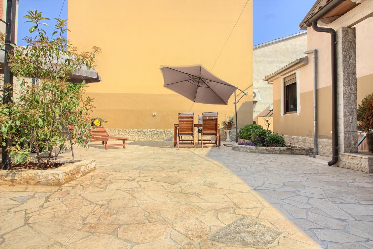 Mimoza Old Town Pula Apartments ภายนอก รูปภาพ