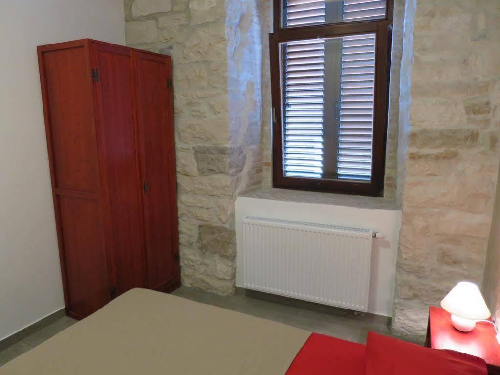 Mimoza Old Town Pula Apartments ภายนอก รูปภาพ